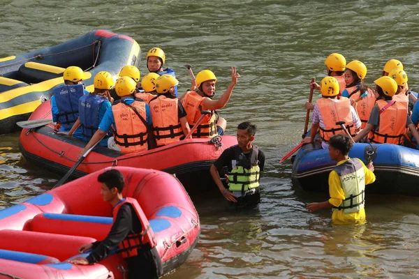 Nakhonnayok Tailandia Diciembre Grupo Aventureros Haciendo Rafting Presa Diciembre 2015 — Foto de Stock