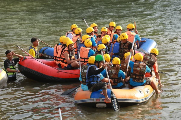 Nakhonnayok Tailandia Diciembre Grupo Aventureros Haciendo Rafting Presa Diciembre 2015 — Foto de Stock