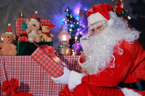 Concepto Navidad Retrato Cuento Hadas Santa Claus Hermosa Casa Decorada — Foto de Stock