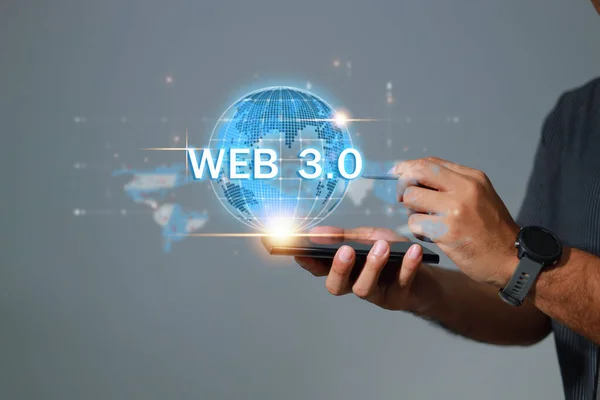 テクノロジーとWeb 0および将来のデータネットワークに示すクラウド転送のためのインターネットサーバーサービスに接続されたコンピュータビジネスネットワークのアイデアのためのオンラインストレージ — ストック写真