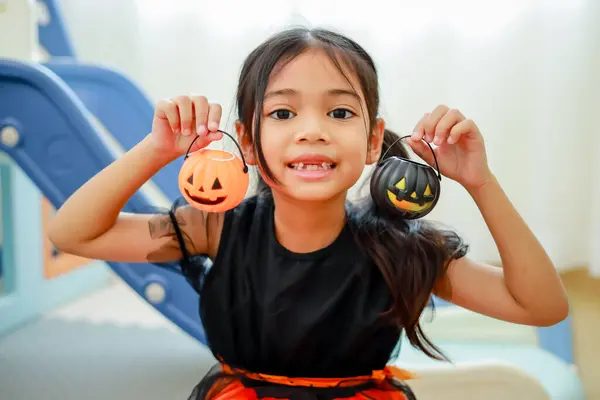 Halloween Vakantie Kindertijd Concept Kleine Kinderen Zuidoost Aziatisch Halloween Gekleed Rechtenvrije Stockfoto's