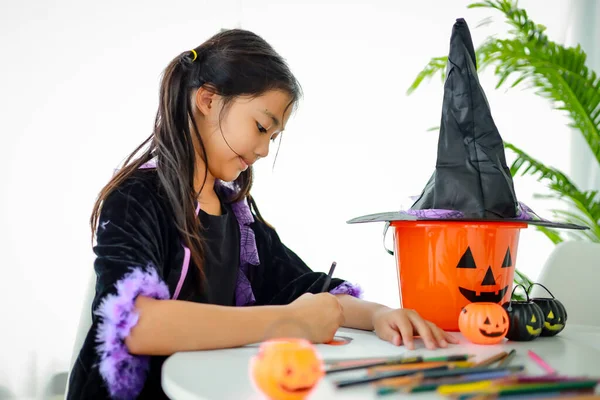 Halloween Vakantie Kindertijd Concept Kleine Kinderen Zuidoost Aziatisch Halloween Gekleed Rechtenvrije Stockafbeeldingen