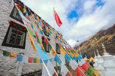 Changping Vadisi, Siguniang Ulusal Parkı 'nın batı Sichuan' da uçan insansız hava fotoğrafçılığı..