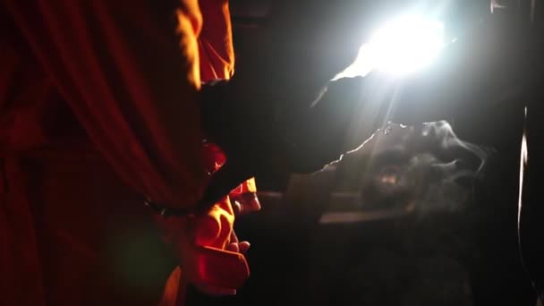 Rømling Pågripes Natten Video – stockvideo
