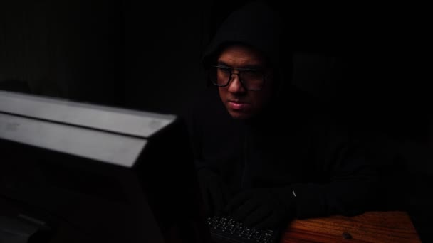 Veszélyes Csuklyás Hacker Betör Kormányzati Data Server — Stock videók