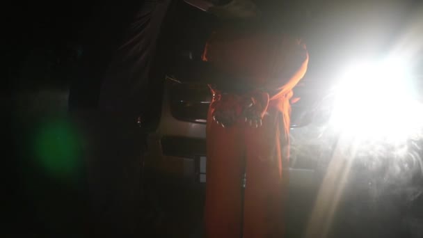 逃犯在夜间被捕 — 图库视频影像