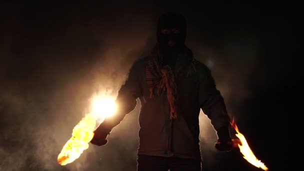 Sociální Nepokoje Proti Národnímu Pojetí Diskriminace Emocionální Portrét Muže Molotovovými — Stock video
