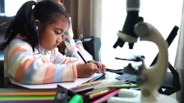 Азиатские Дети Рисуют Время Обучения Онлайн Дома — стоковое видео