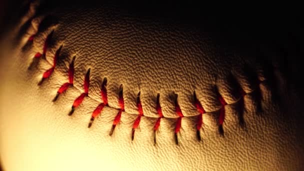 Baseball Och Utrustning Med Ett Rörligt Ljus — Stockvideo
