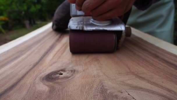 Male Carpenter Using Electric Woodworking Tool Work Outdoors — Vídeo de Stock