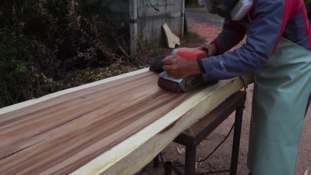 Male Carpenter Using Electric Woodworking Tool Work Outdoors — Vídeo de Stock