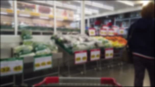 Точка Зору Покупців Рухається Через Прохід Супермаркету — стокове відео