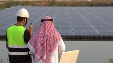 4K: Orta Doğu Arap mühendisle güneş çiftliğini teftiş ediyor