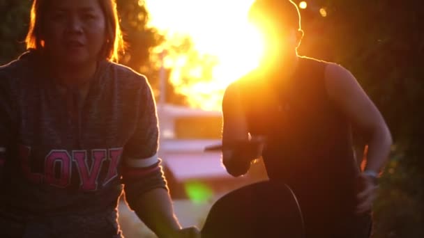 Couple Having Fun Playing Pickleball Sunset — Wideo stockowe