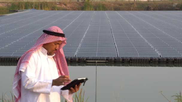 Footage Middle Eastern Arab Inspecting Solar Farm — Video