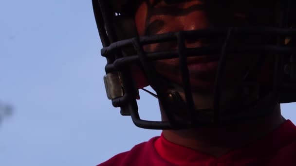 Plans Rapprochés Bel Homme Avec Uniforme Baseball Casque — Video