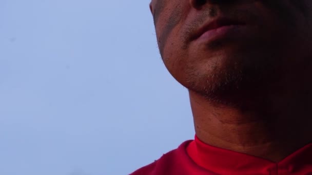 Material Primer Plano Hombre Guapo Con Uniforme Deportivo Fútbol Americano — Vídeo de stock