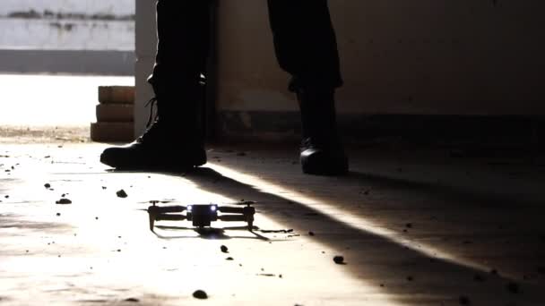 Полиция Использует Беспилотник Проверке Безопасности — стоковое видео