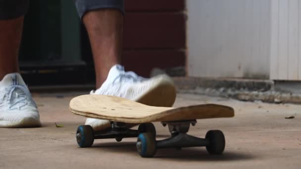 Mannen Skateboard Långsamma Rörelser — Stockvideo