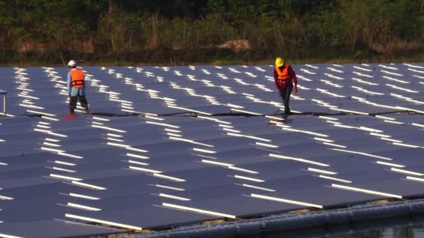 Inżynierów Instalacji Paneli Słonecznych — Wideo stockowe