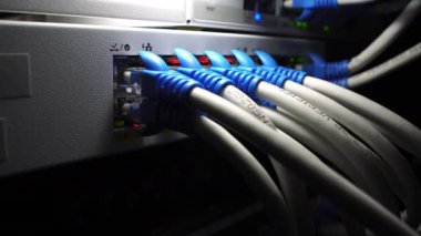 Veri sunucusundaki kabloları kapat 