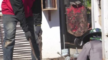Bölgeye yüksek voltajlı elektrik işi için teknisyen kurulumu ekipmanı 