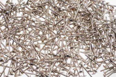Küçük ince metal çiviler. Arkaplan veya doku