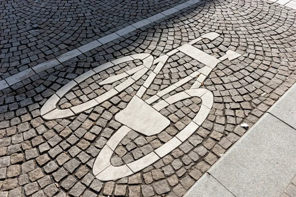 Caddedeki Kaldırım Taşında Bisiklet Yolu Tabelası — Stok fotoğraf