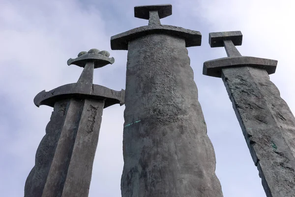 Espadas Rock Monumento Para Comemorar Batalha Hafrsfjord Stavanger Noruega — Fotografia de Stock