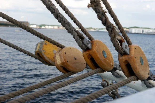 Eski Ahşap Bir Gemide Teçhizat Eski Yelkenli Gemisinin Bir Parçası — Stok fotoğraf