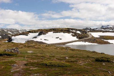 Norveç 'teki Aurlandsvegen ulusal turizm rotası boyunca manzara