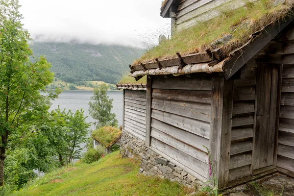 지붕에 잔디와 오래된 노르웨이 — 스톡 사진