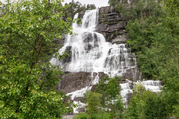 Tvindefossen Populární Silniční Vodopád Severně Voss Norsko — Stock fotografie