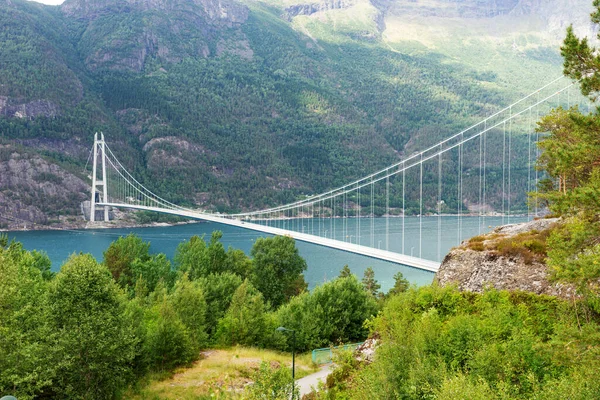 Hardanger Híd Norvégia Leghosszabb Függőhídja Hardangerbrua Összekötő Két Oldalán Hardangerfjorden — Stock Fotó