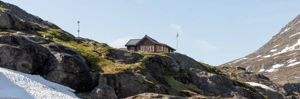 Hagyományos Faház Norvégia Hegyeiben Panoráma — Stock Fotó