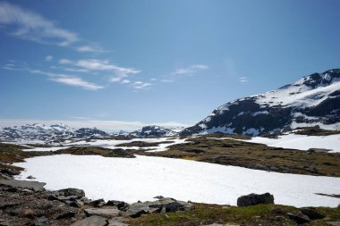 Jotunheimen Ulusal Parkı 'ndaki dağlar. 55 Sognefjellet turistik güzergahı boyunca. Norveç