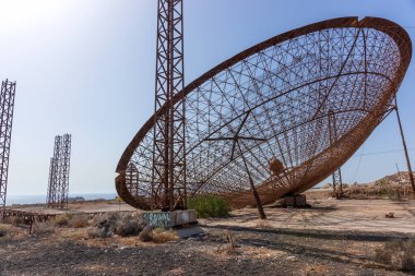 El Medano, Tenerife, Kanarya Adaları yakınlarındaki eski uydu çanağı. Kayıp Yer