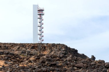 Buenavista del Norte 'deki sahil manzarası ve deniz feneri. Tenerife, İspanya. Kanarya Adaları