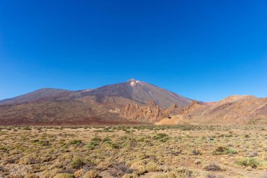 Ünlü Pico del Teide volkan zirvesinin manzarası. Tenerife Ulusal Parkı. Kanarya Adaları. İspanya