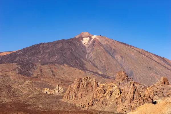Ünlü Pico del Teide volkan zirvesinin manzarası. Tenerife Ulusal Parkı. Kanarya Adaları. İspanya