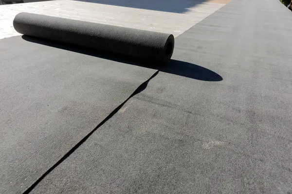 Yeni çatı için siyah bituminous su yalıtımı