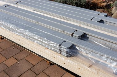 Paletteki çardak için yeni gri ahşap tahtalar