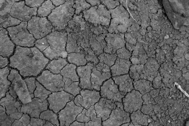 Siyah çatlak zemin. Kara kuru toprak arkaplanı