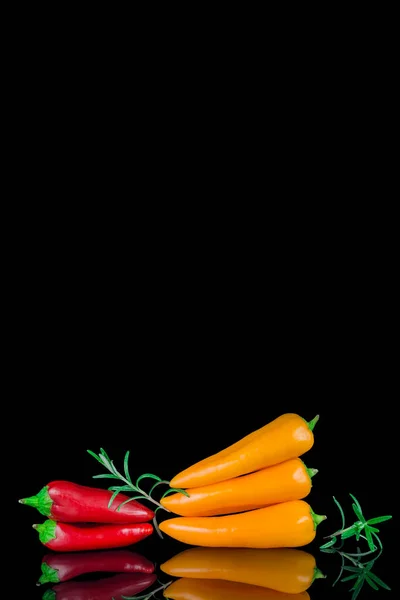 Haufen Gemischter Roter Gelber Oranger Und Grüner Paprika — Stockfoto