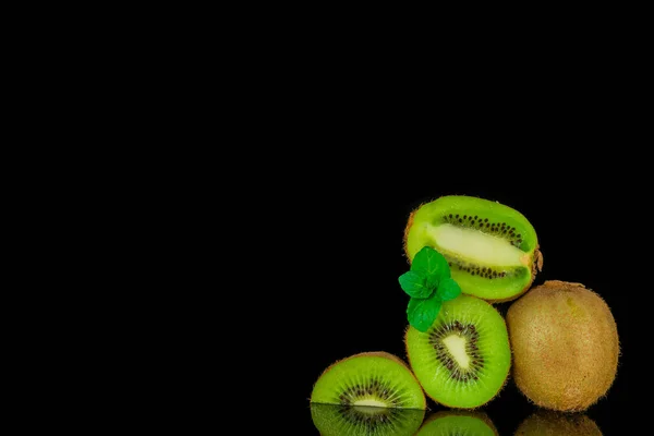 Natureza Morta Fruta Kiwi Mesa Fundo Preto — Fotografia de Stock