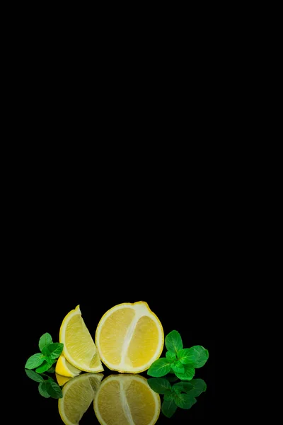 Stillliv Citron Lime Sort Baggrund - Stock-foto