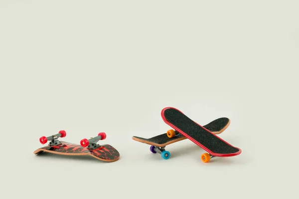 Kancelářská Zábava Fingerboard Skateboard White Backgro — Stock fotografie