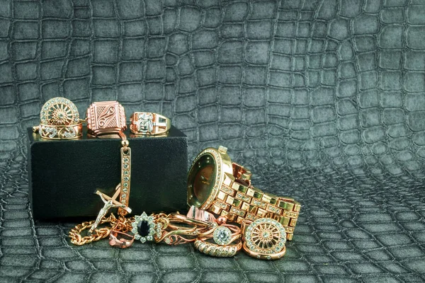Old Broken Scrap Gold Metal Jewellery Black Background — Stock Photo, Image