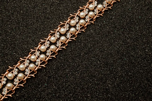 Set Aus Goldenem Armband Mit Diamanten Auf Schwarzem Hintergrund — Stockfoto