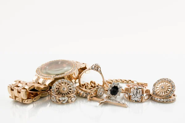 Zlatých Šperků Izolovaných Bílém Pozadí — Stock fotografie
